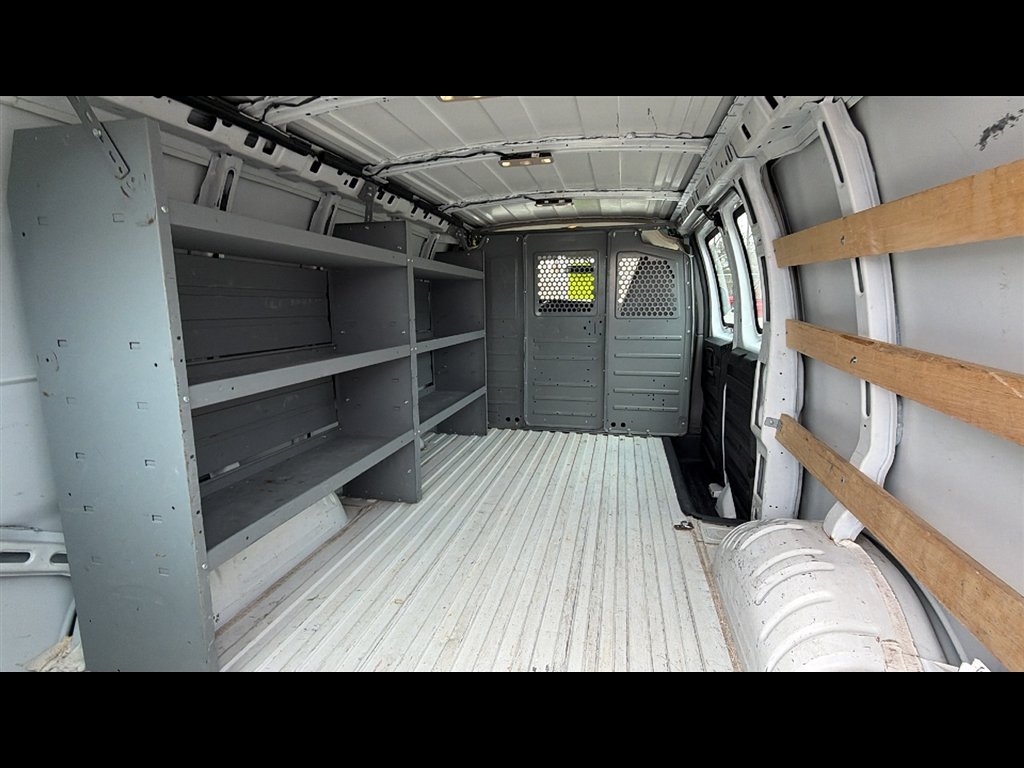 Used 2018 Chevrolet Express 2500 w/ Driver Convenience Package RWD image 20