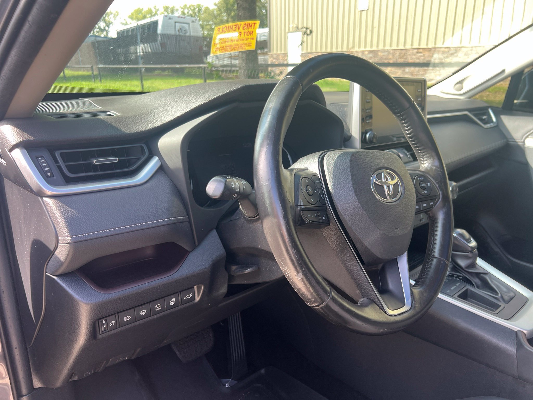 Used 2019 Toyota RAV4 Limited w/ Advanced Technology Package FWD image 11