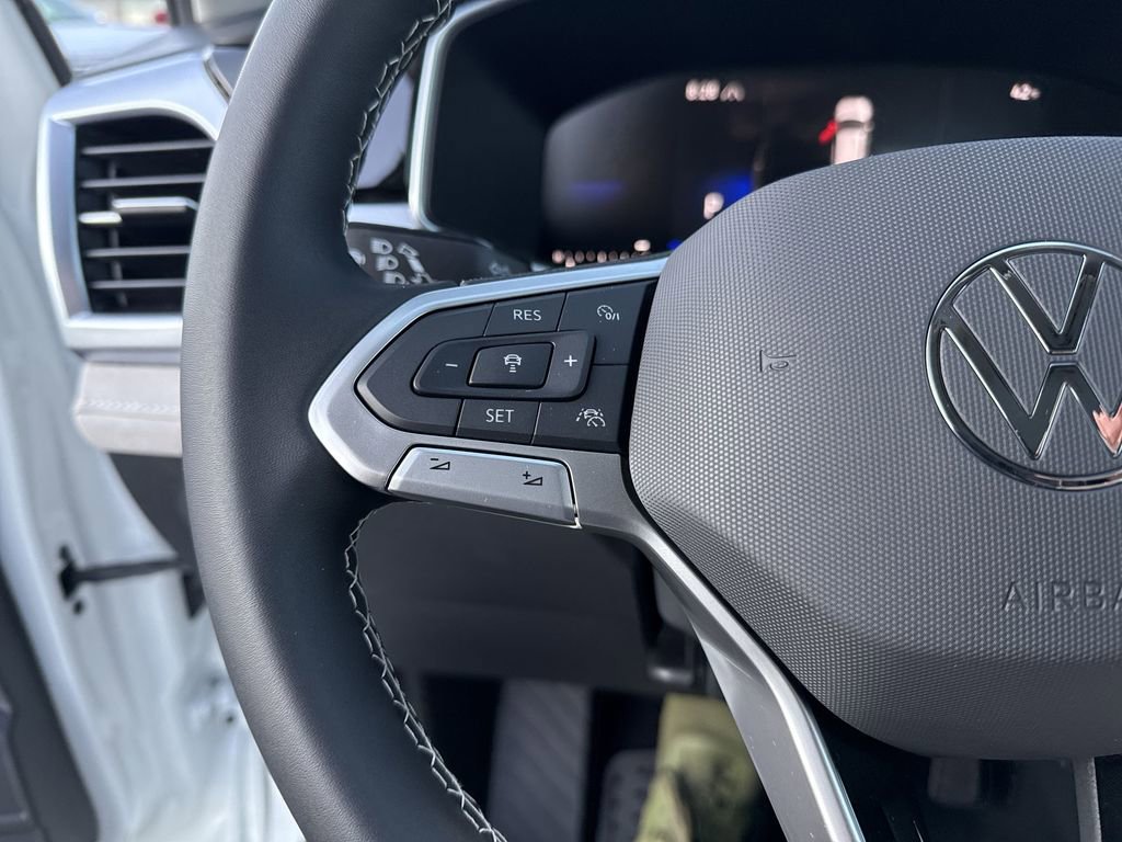 New 2025 Volkswagen Taos SE AWD/4WD image 19