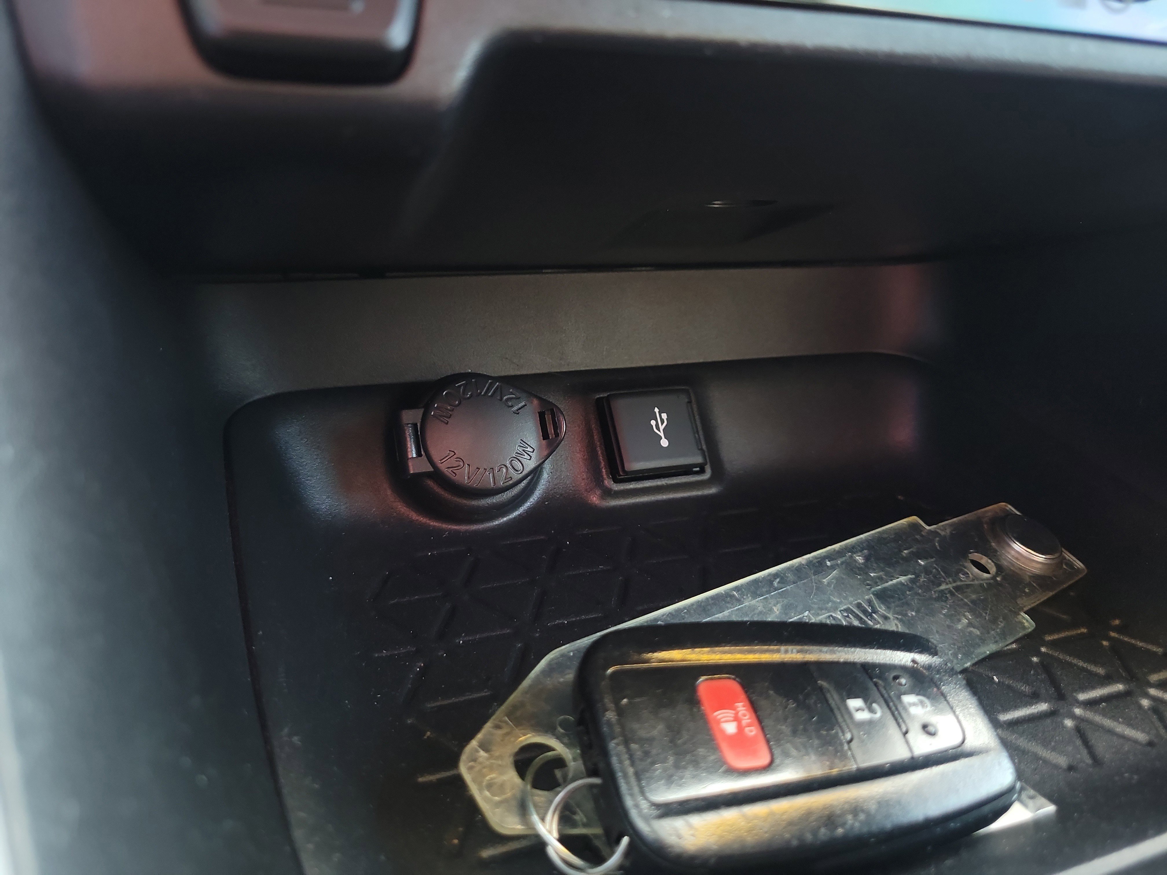 Used 2021 Toyota RAV4 XLE image 30