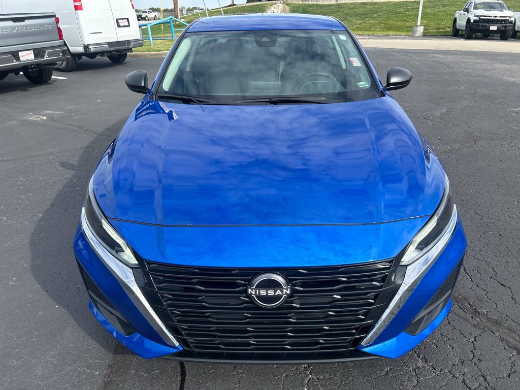 Used 2025 Nissan Altima 2.5 SV FWD image 2