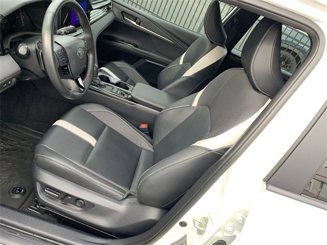 Used 2025 Toyota Camry SE image 18