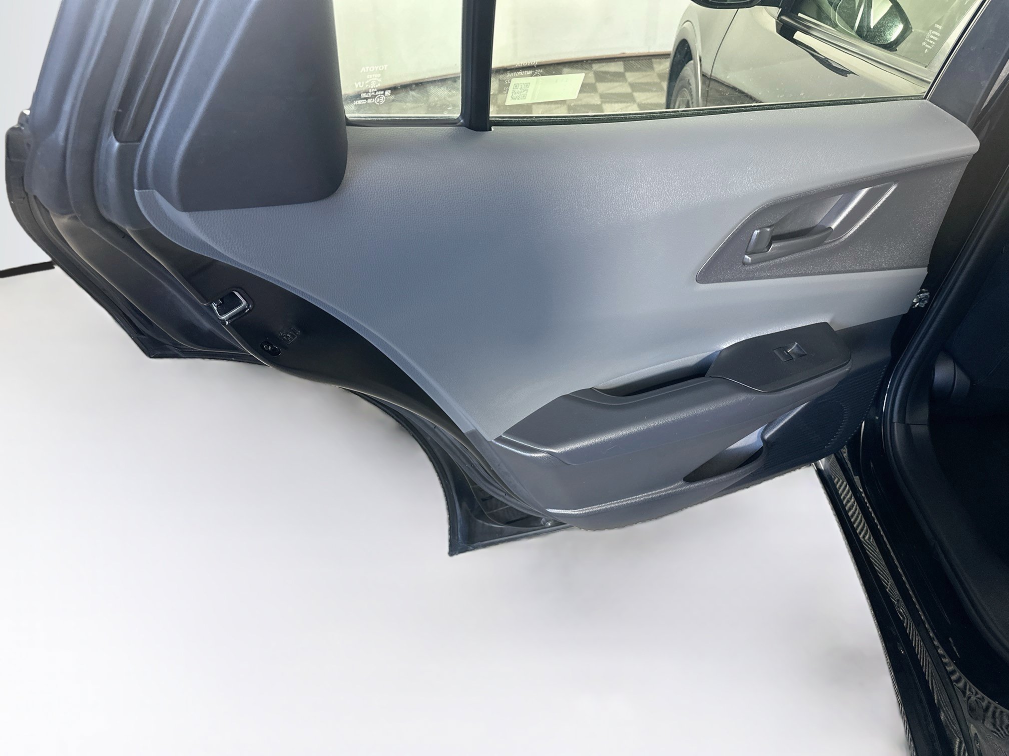 Used 2025 Toyota Prius LE FWD image 27