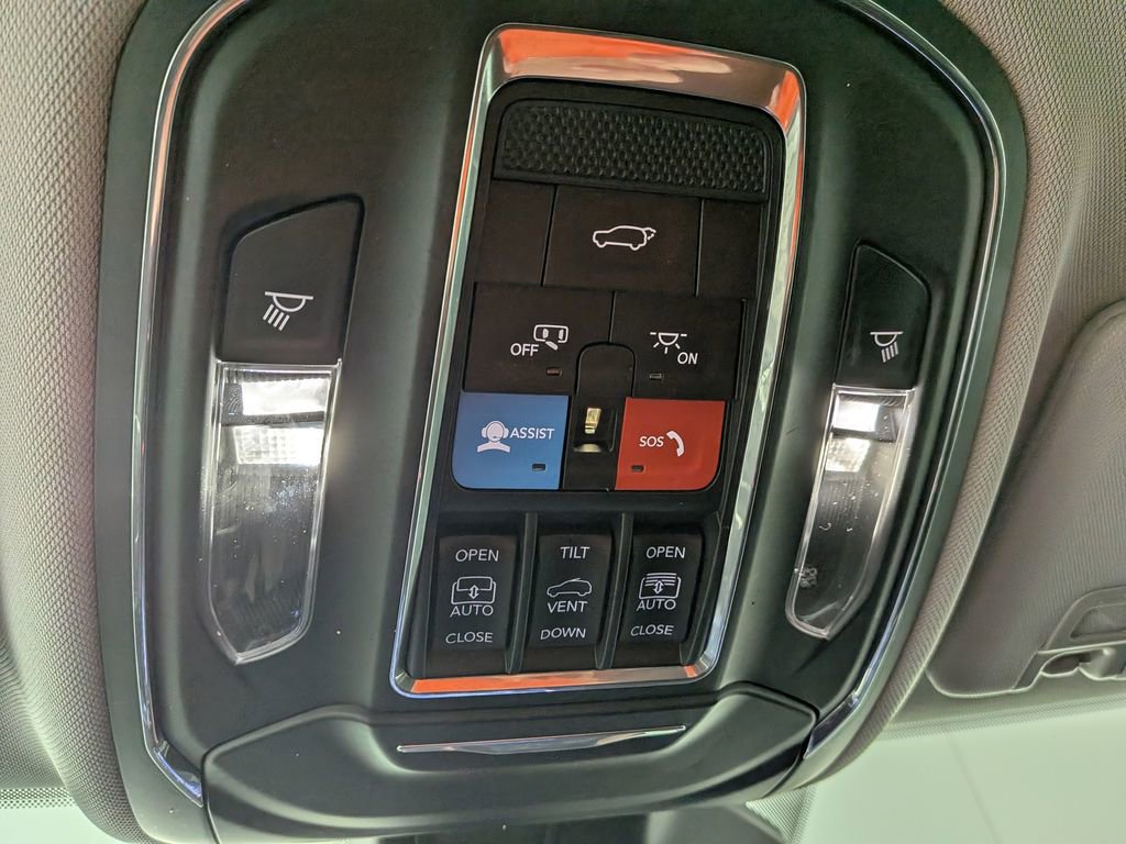 Certified 2023 Jeep Grand Cherokee Limited image 33