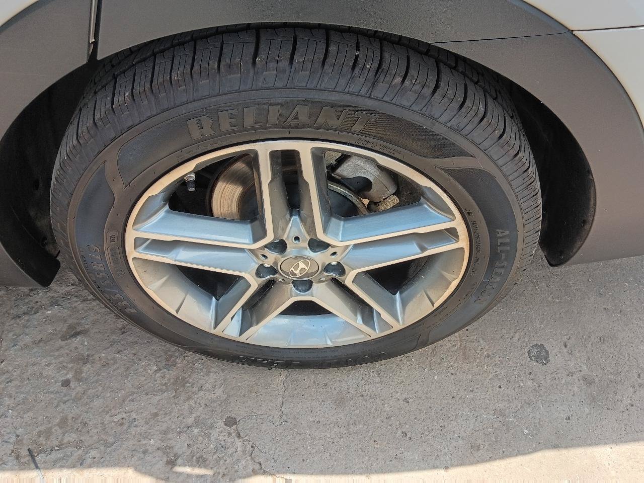 Used 2017 Hyundai Santa Fe FWD image 30
