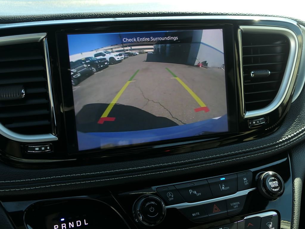 Used 2024 Chrysler Pacifica Touring image 19