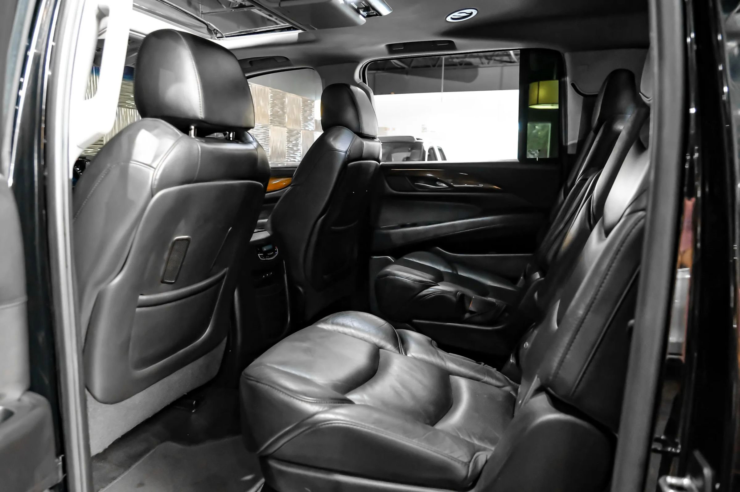 Used 2017 Cadillac Escalade ESV Luxury RWD image 48