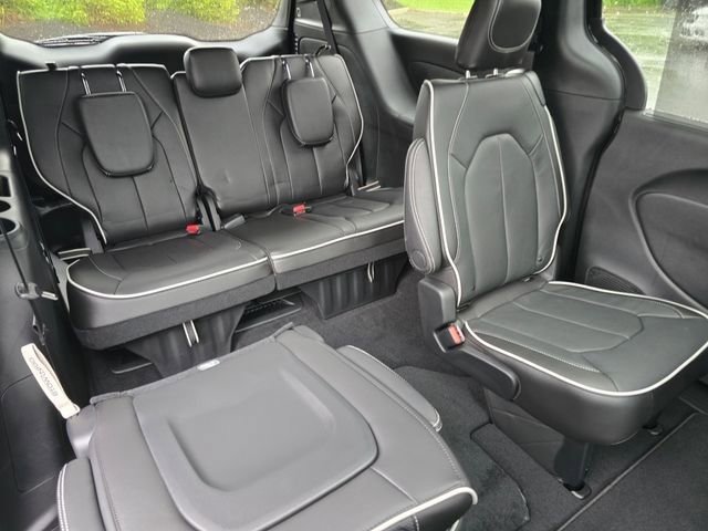 New 2027 Chrysler Pacifica Select FWD image 32