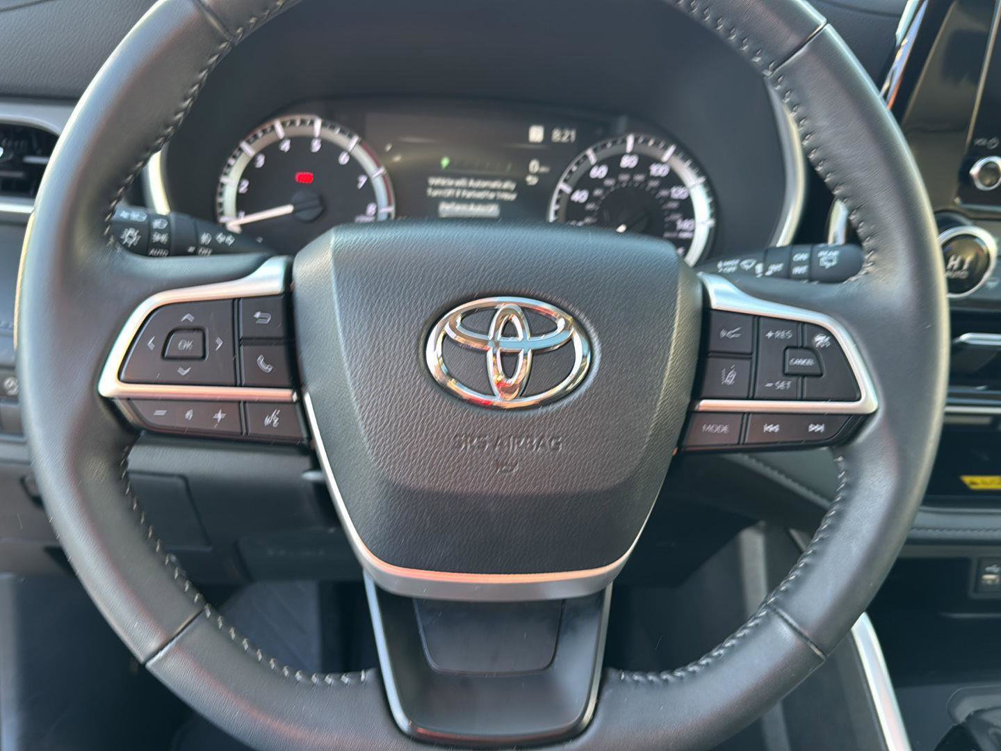 Certified 2025 Toyota Highlander XLE image 17