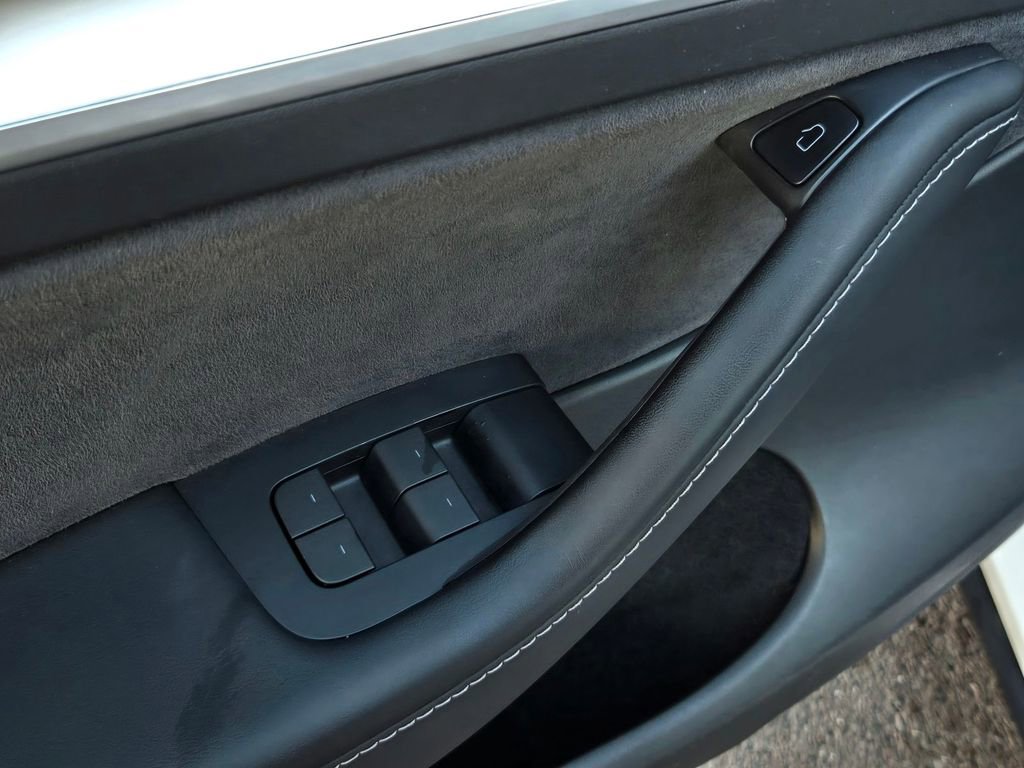 Used 2023 Tesla Model Y Long Range image 11