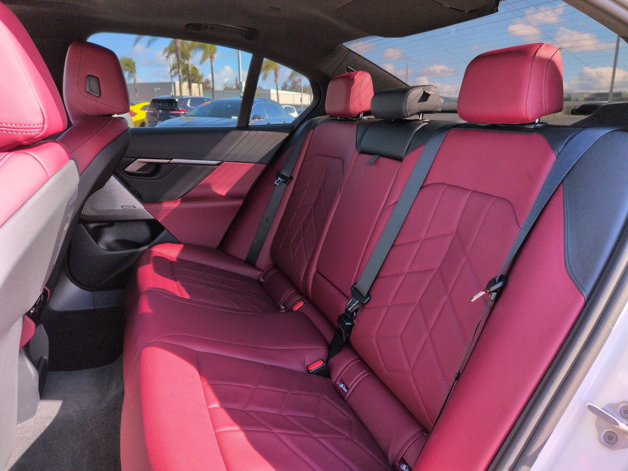 Used 2025 BMW i5 eDrive40i w/ Premium Package image 31