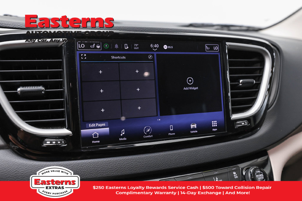 Used 2023 Chrysler Pacifica Touring-L FWD image 20
