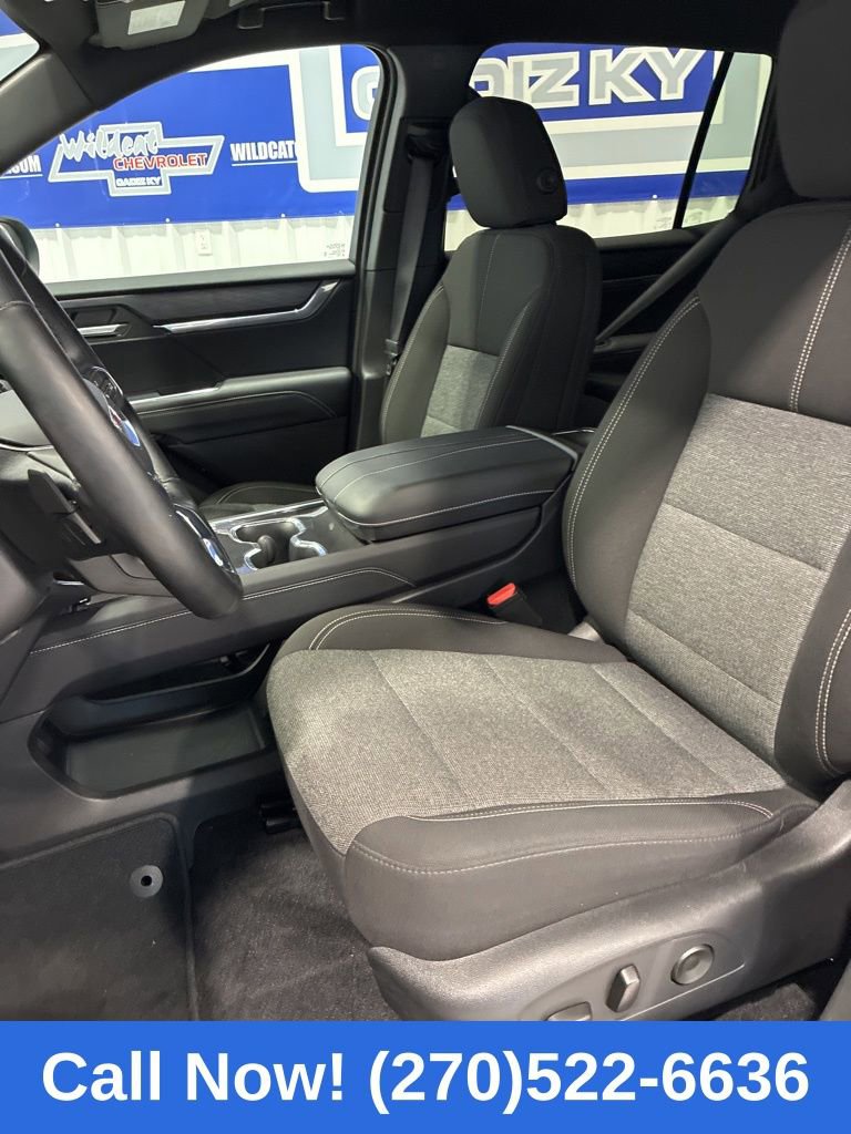 Used 2025 GMC Acadia Elevation image 14