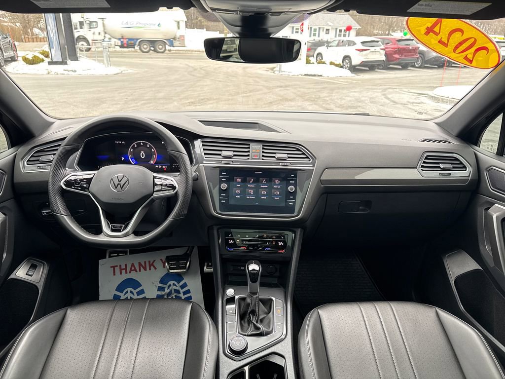 Used 2024 Volkswagen Tiguan SE R-Line image 14
