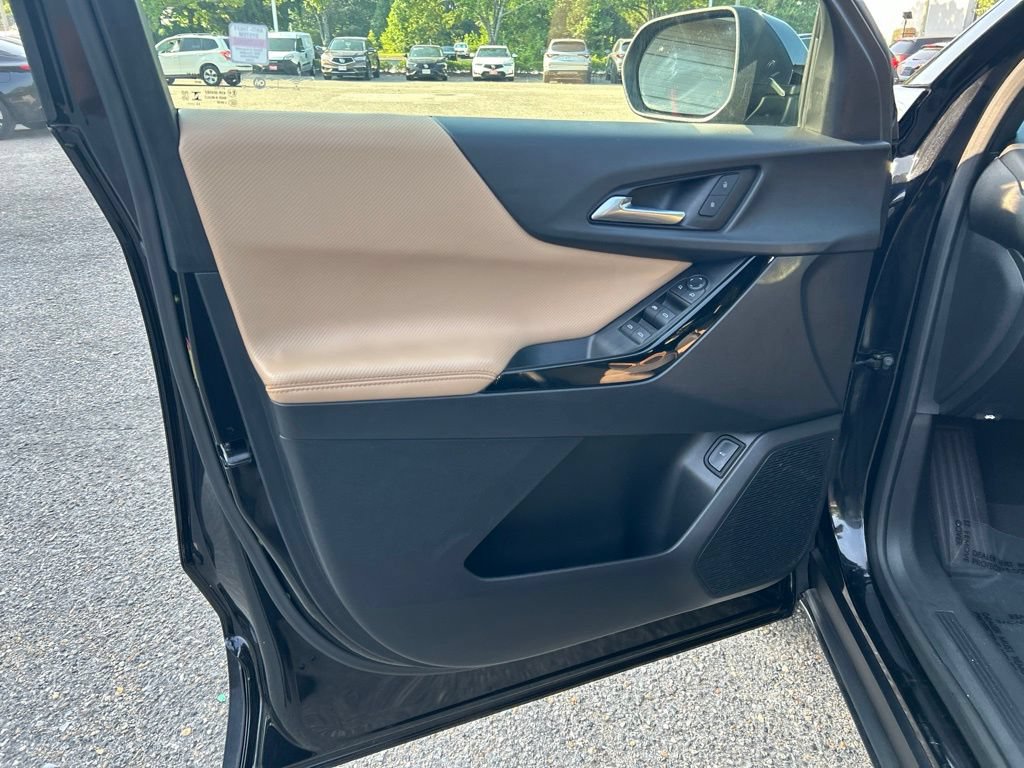 Used 2025 Chevrolet Equinox ACTIV w/ Safety and Technology Package FWD image 16