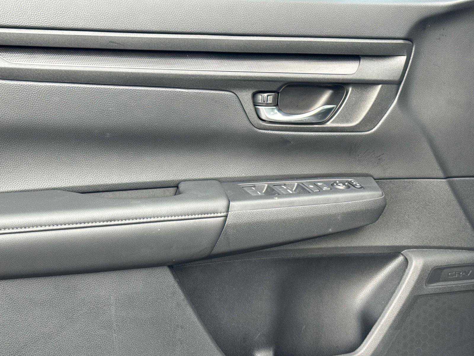 Certified 2025 Honda CR-V EX image 17