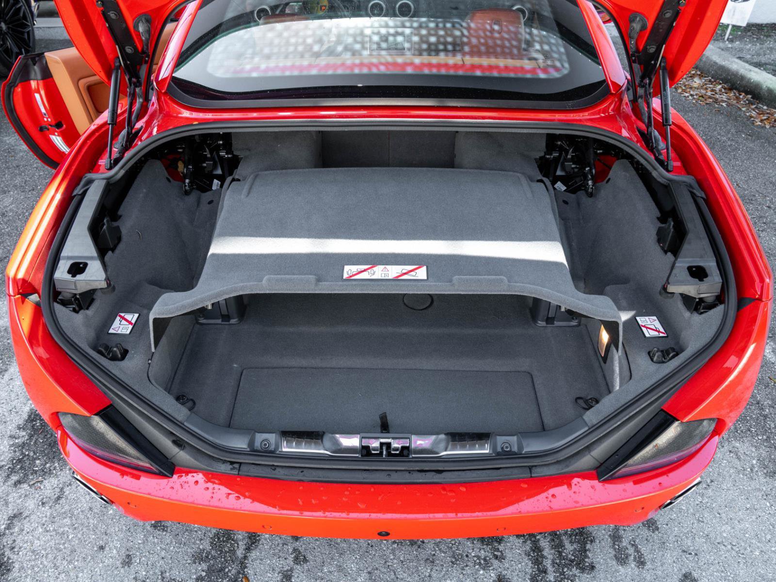 Used 2014 Ferrari California image 26