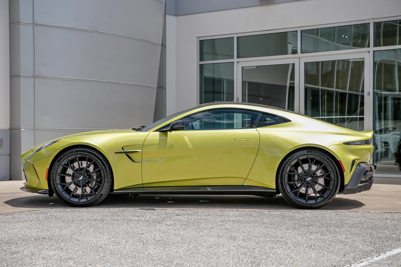 New 2025 Aston Martin V8 Vantage Coupe RWD image 10