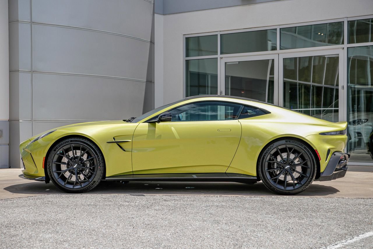 New 2025 Aston Martin V8 Vantage Coupe RWD image 10