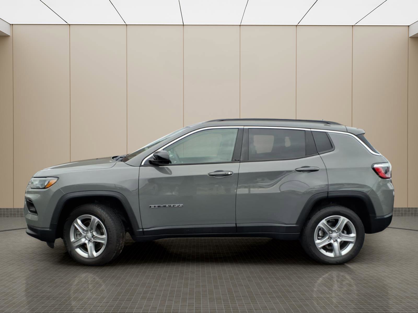 Used 2023 Jeep Compass Latitude image 13
