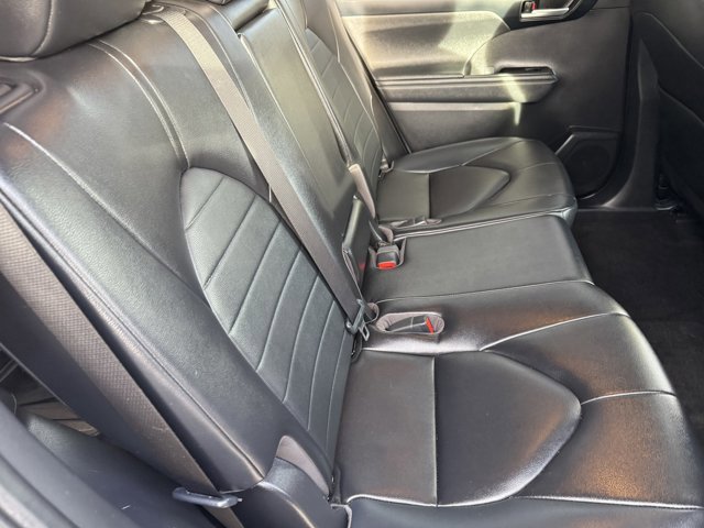 Used 2023 Toyota Highlander XLE image 19