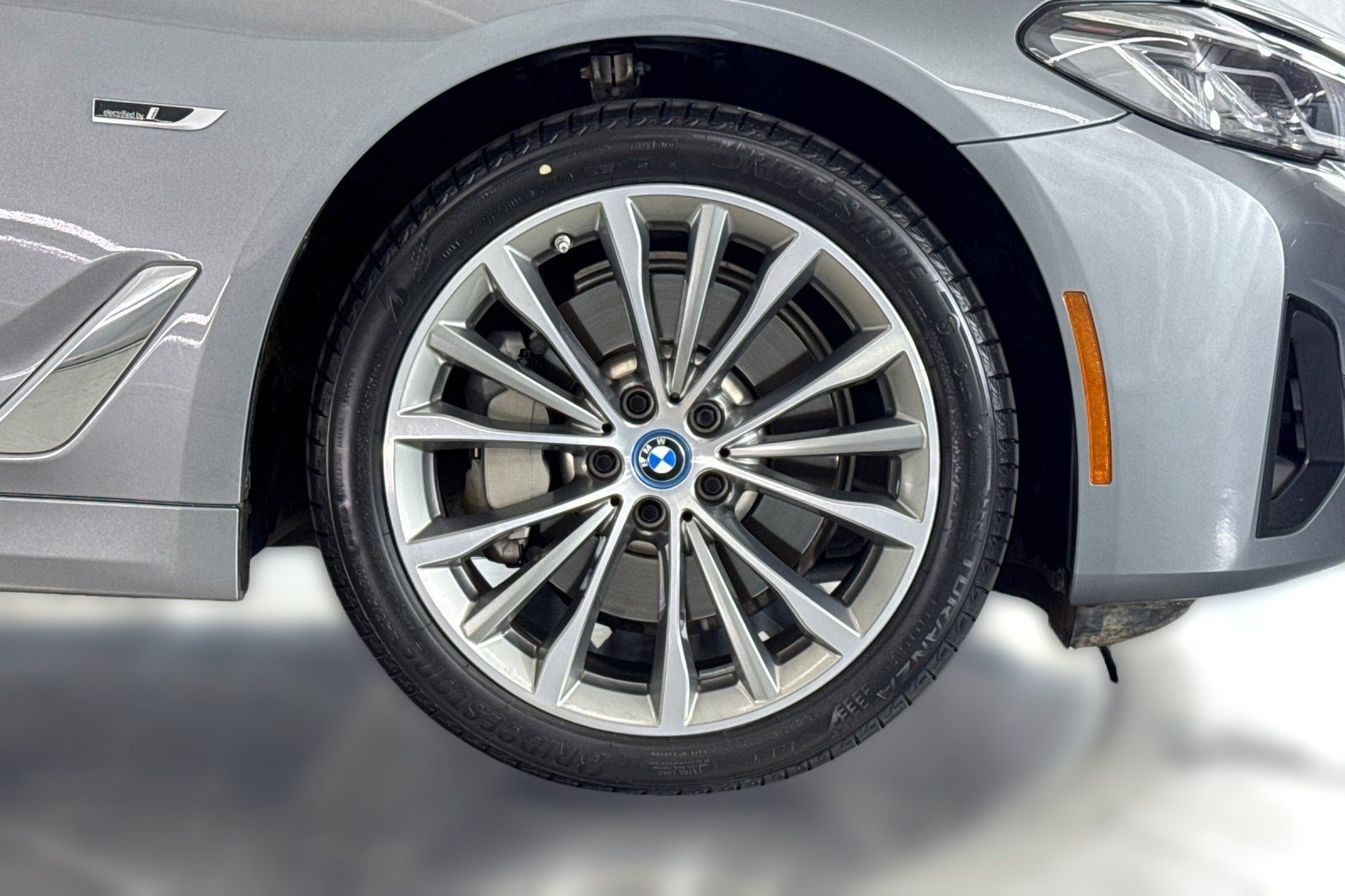 Certified 2023 BMW 530e w/ Premium Package RWD image 13