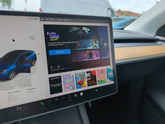 Used 2022 Tesla Model Y Long Range image 17