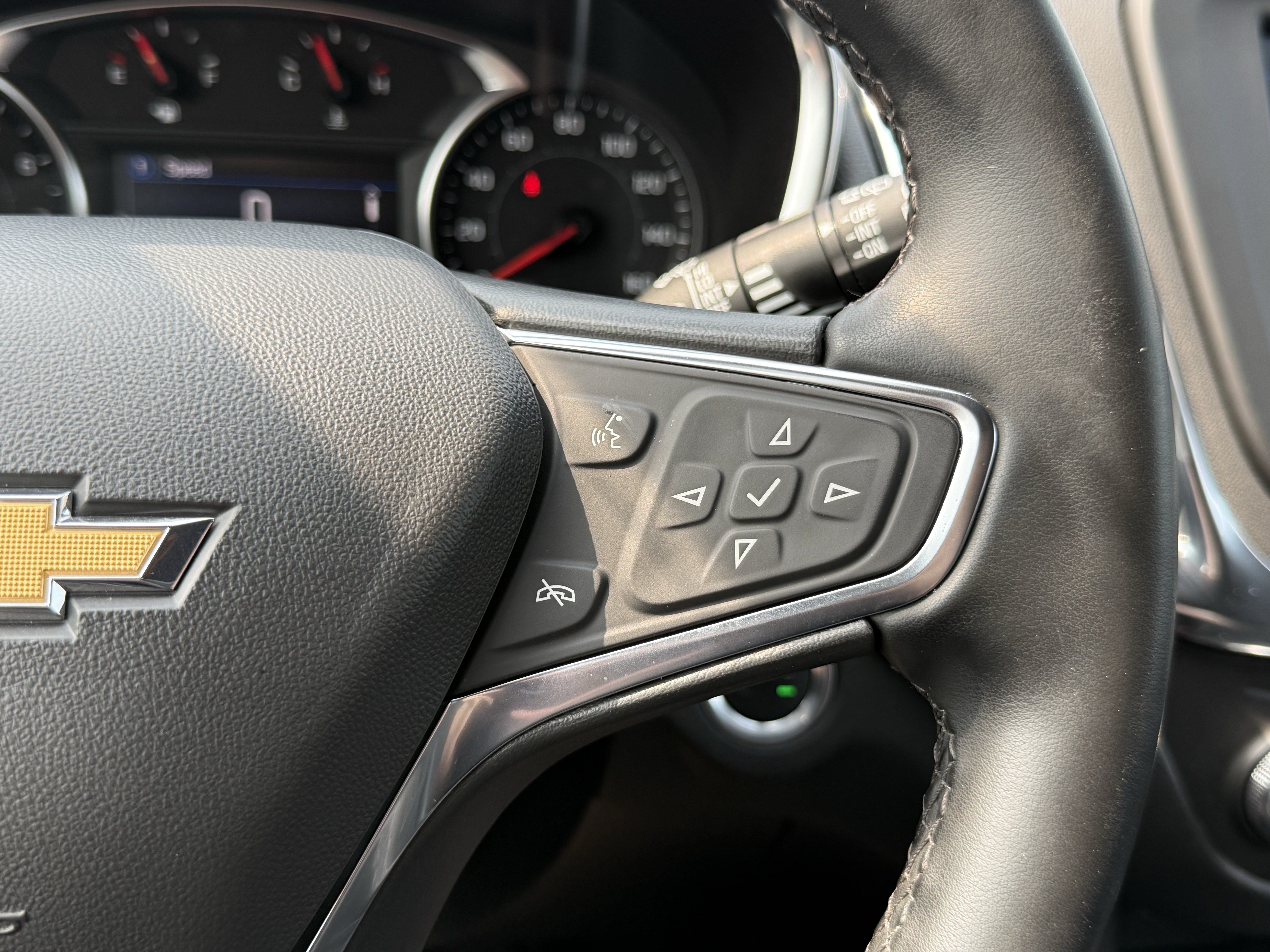 Used 2024 Chevrolet Equinox LT FWD image 17