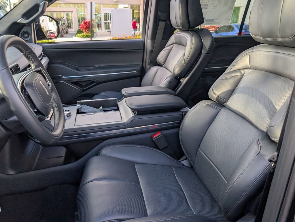 New 2026 Lincoln Navigator L Reserve AWD/4WD image 11
