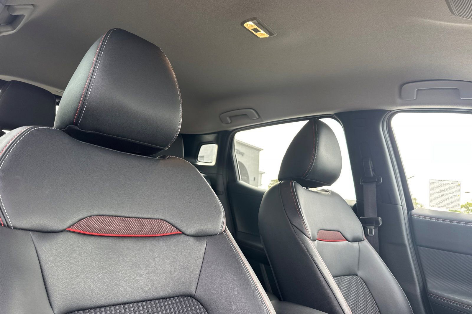 Used 2025 Nissan Kicks SR FWD image 18