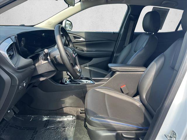 Used 2025 Buick Encore GX Sport Touring image 10