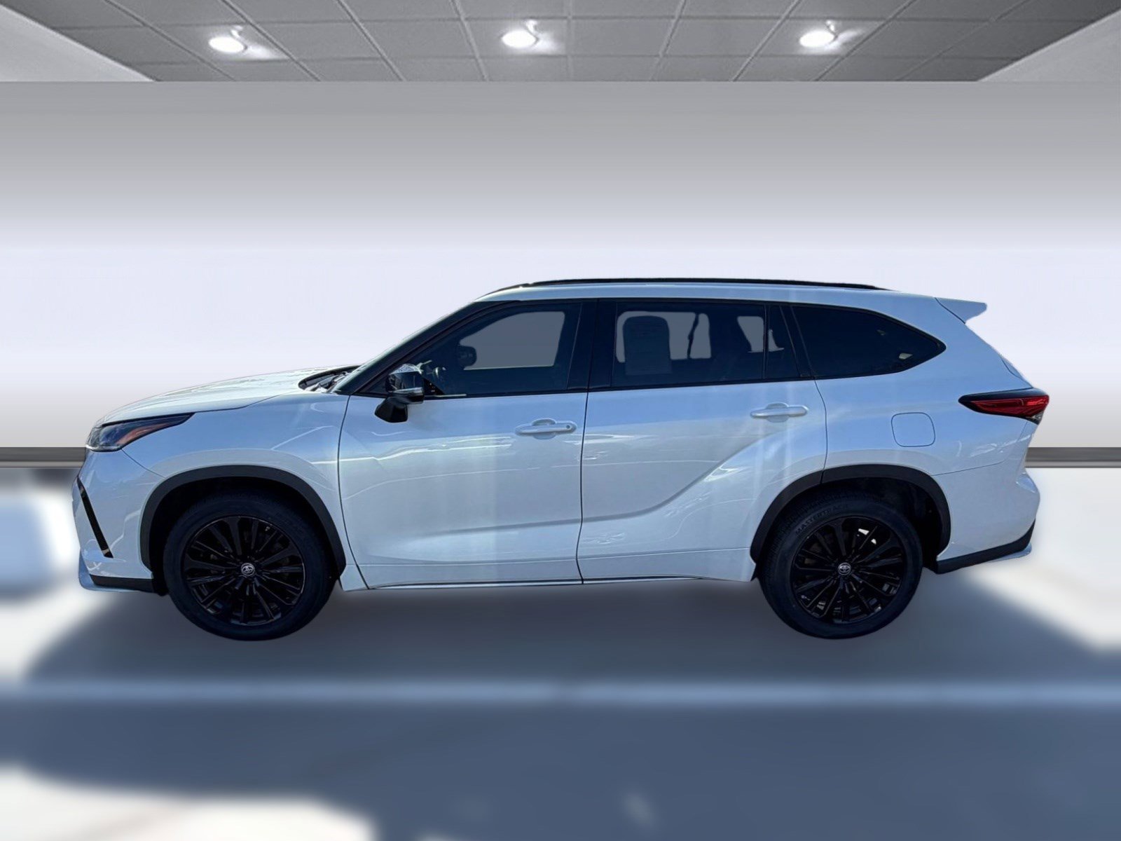 Used 2023 Toyota Highlander XSE image 2