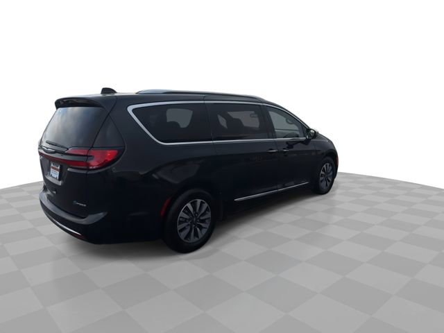 Used 2021 Chrysler Pacifica Limited w/ Uconnect Theater Family Group image 8