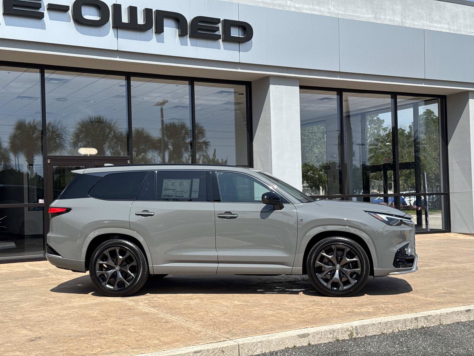 New 2026 Lexus TX 500h AWD image 2