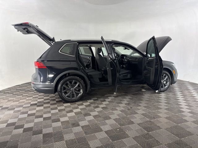 Used 2024 Volkswagen Tiguan SE image 18