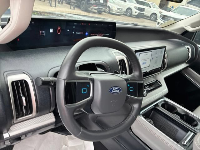 Used 2025 Ford Expedition Active AWD/4WD image 61