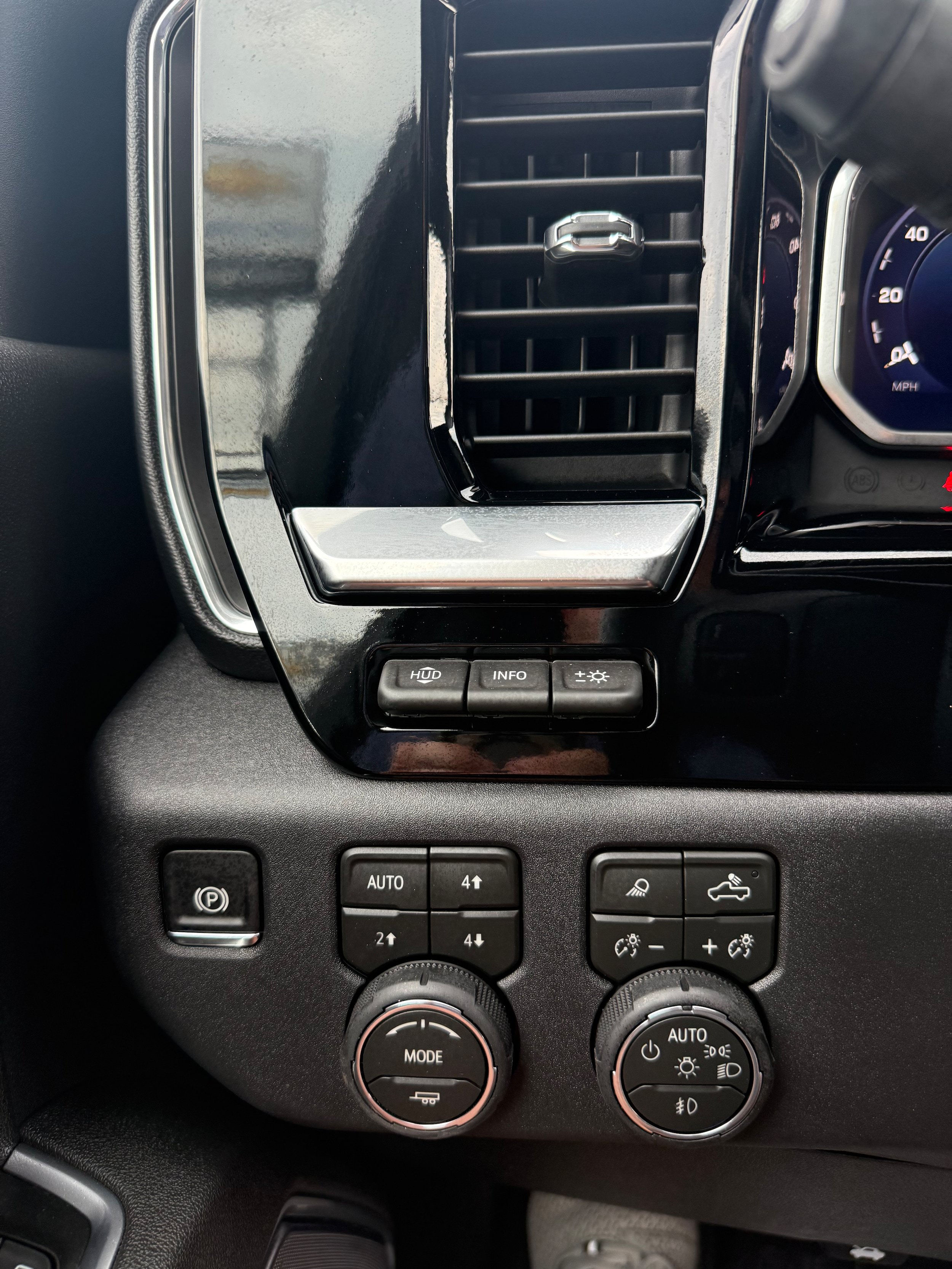 New 2026 Chevrolet Silverado 3500 High Country w/ High Country Premium Package AWD/4WD image 38