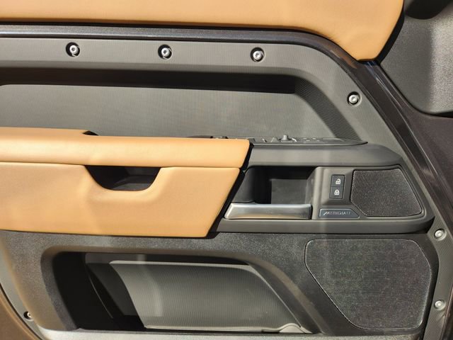 Used 2026 Land Rover Defender 110 S image 16
