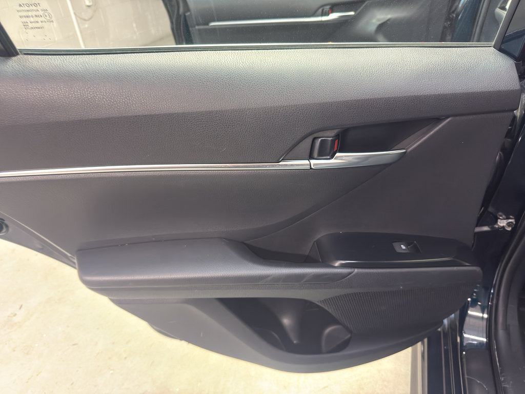 Used 2018 Toyota Camry SE w/ Moonroof Package FWD image 28