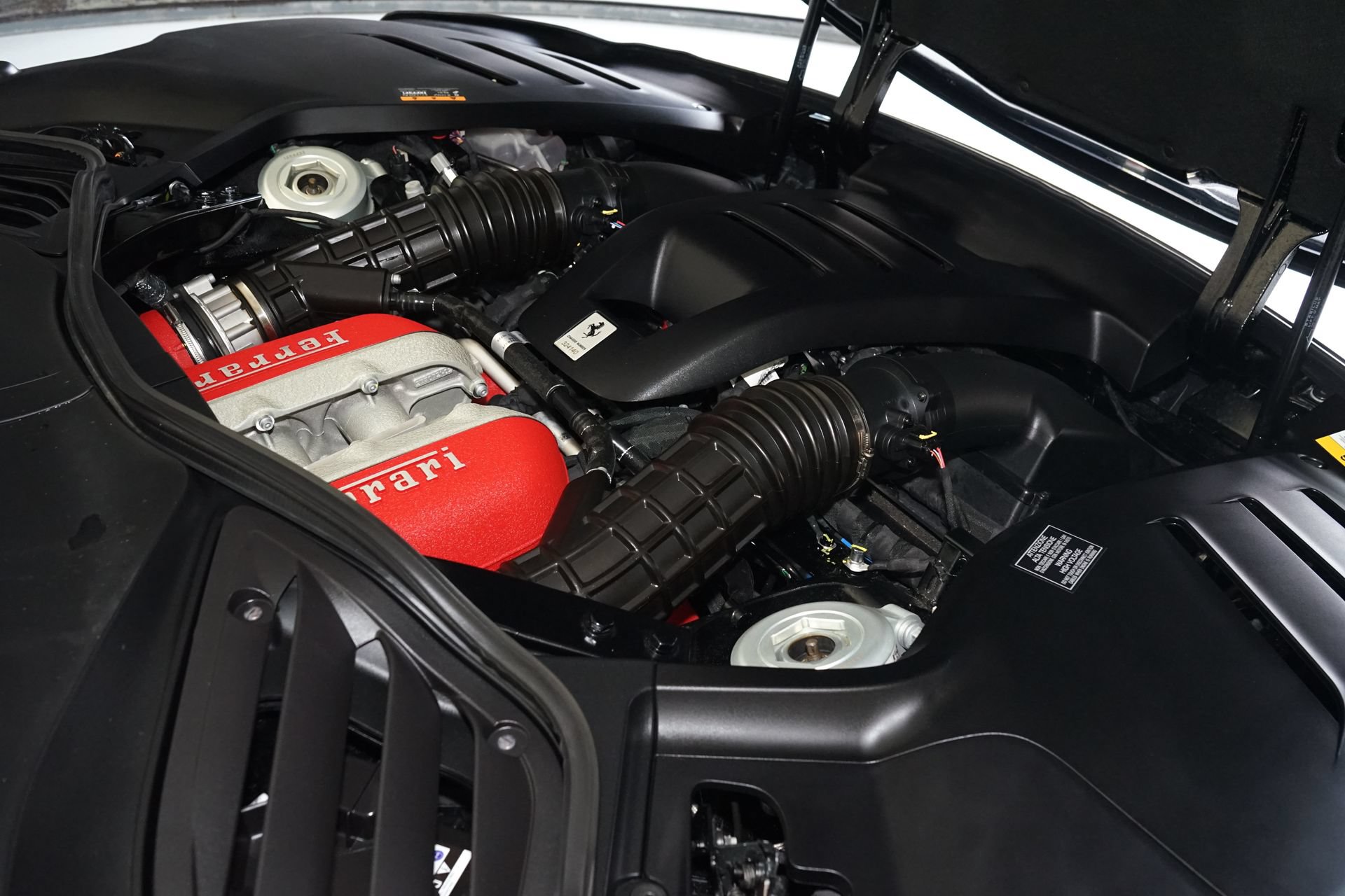 Used 2025 Ferrari Purosangue AWD/4WD image 30