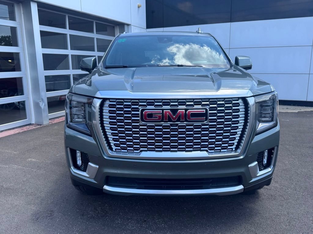 Used 2023 GMC Yukon Denali w/ LPO, Floor Liner Package AWD/4WD image 10