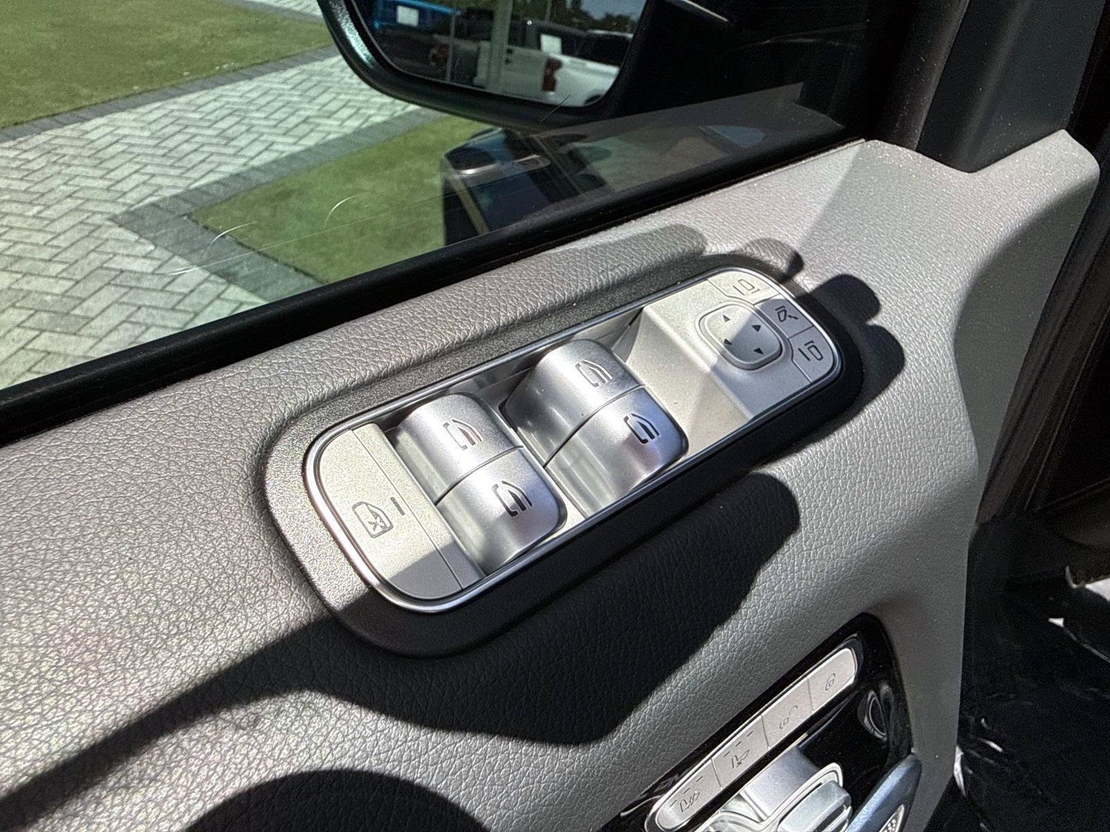 Certified 2025 Mercedes-Benz G 63 AMG 4MATIC w/ AMG Performance Package image 18