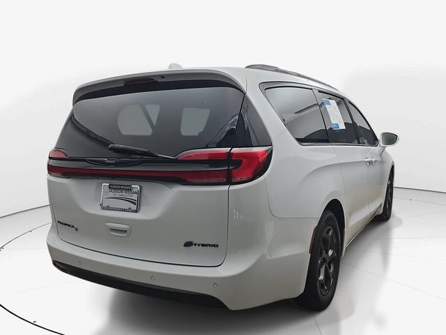 Used 2021 Chrysler Pacifica Limited w/ Uconnect Theater Family Group FWD image 6