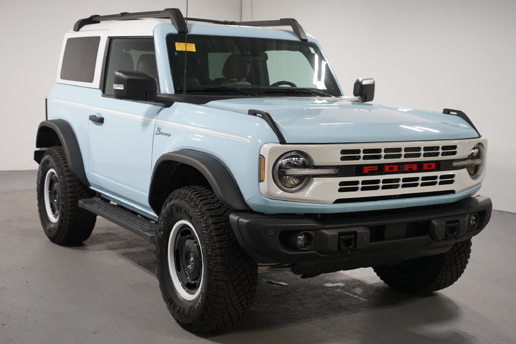 Used 2024 Ford Bronco Heritage Edition AWD/4WD image 3