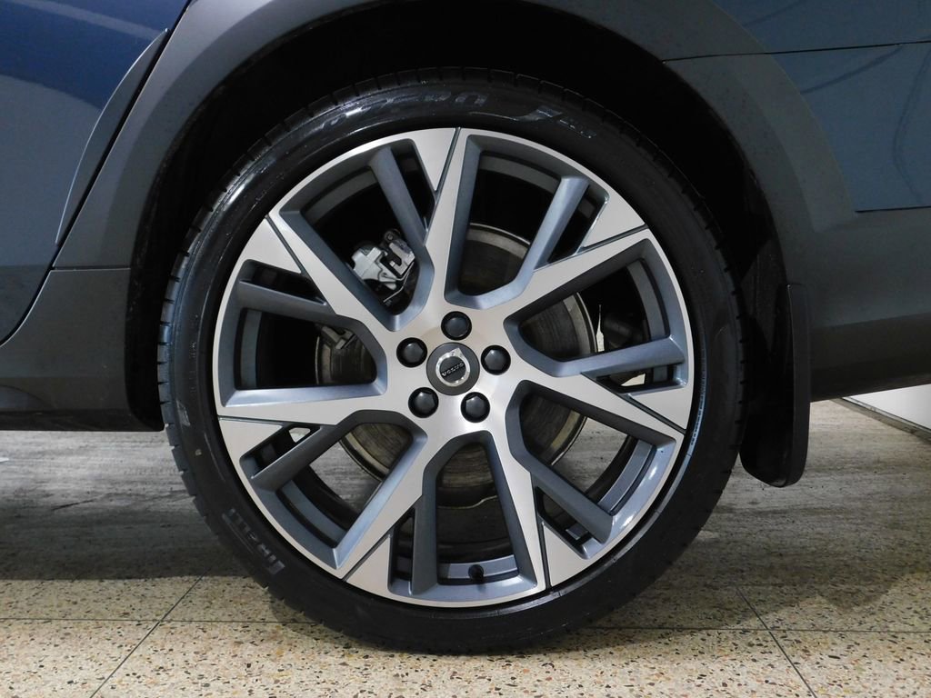 Used 2026 Volvo V90 B6 Cross Country Ultra image 96