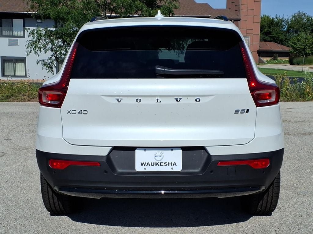 New 2026 Volvo XC40 B5 Plus w/ Climate Package AWD/4WD image 4