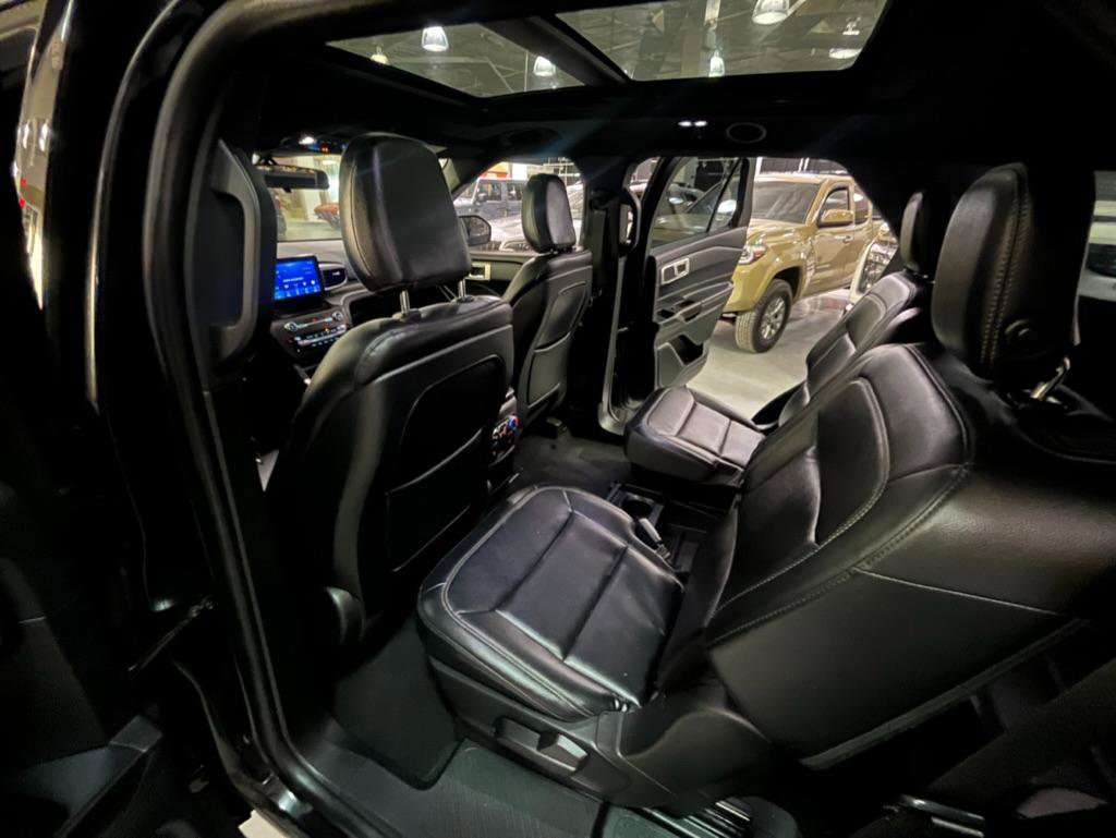 Used 2020 Ford Explorer XLT w/ Equipment Group 202A AWD/4WD image 13