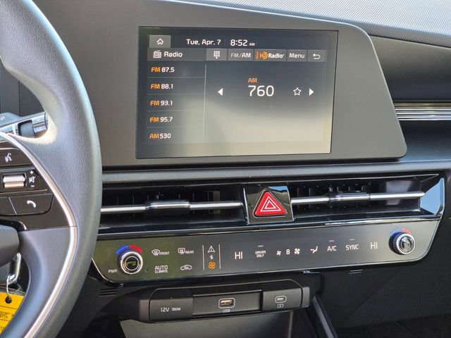 Used 2025 Kia Niro LX image 21