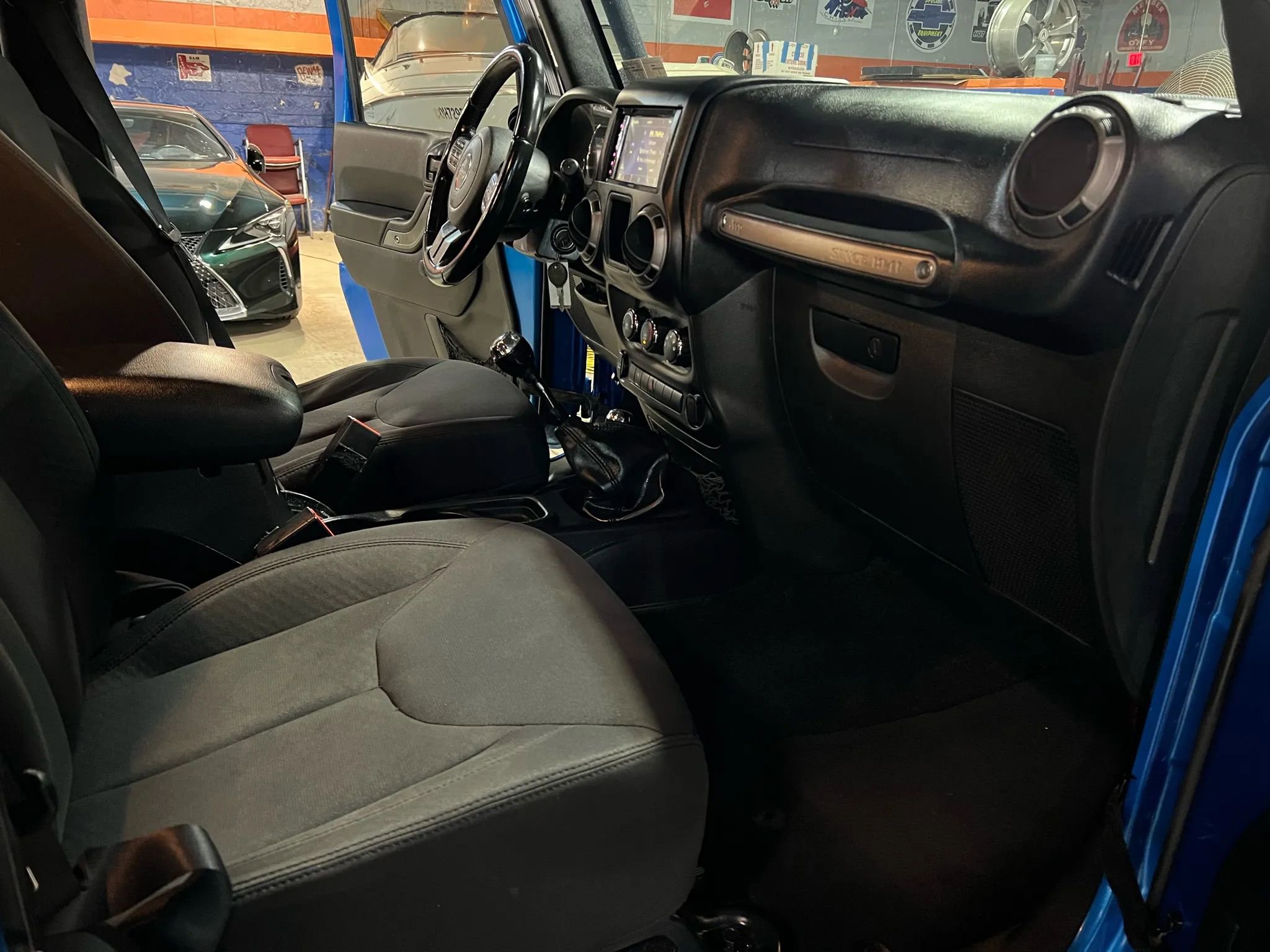 Used 2015 Jeep Wrangler Unlimited Sport w/ Connectivity Group image 15