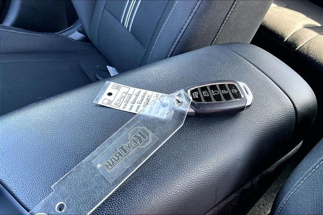 Used 2023 Hyundai Elantra SEL image 29